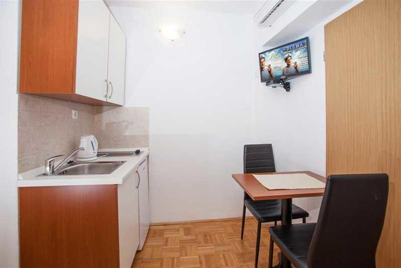 Family Apartments Marita Макарска Экстерьер фото