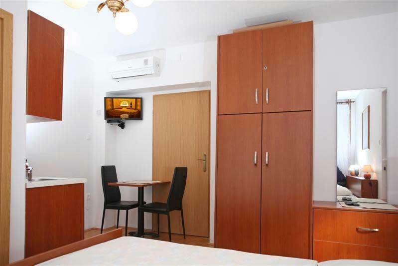 Family Apartments Marita Макарска Экстерьер фото