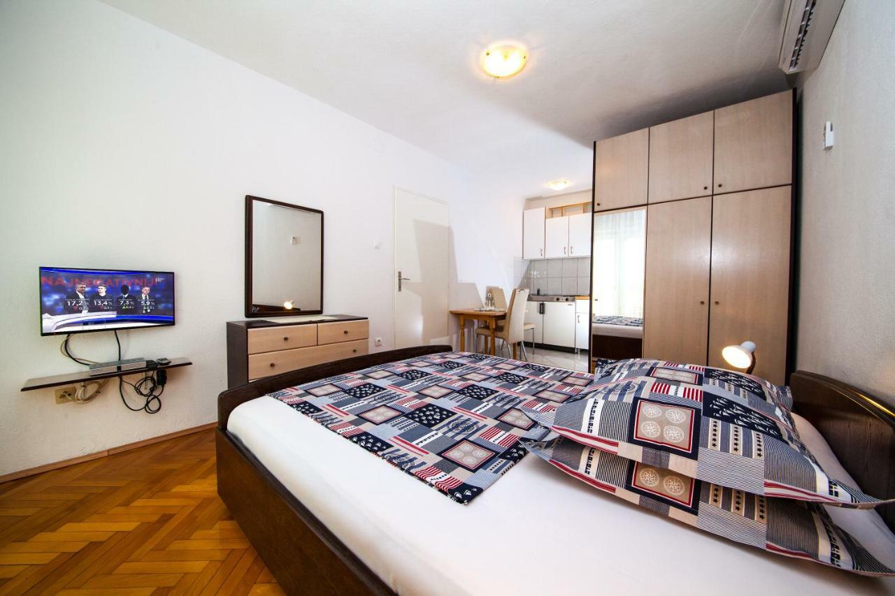 Family Apartments Marita Макарска Экстерьер фото