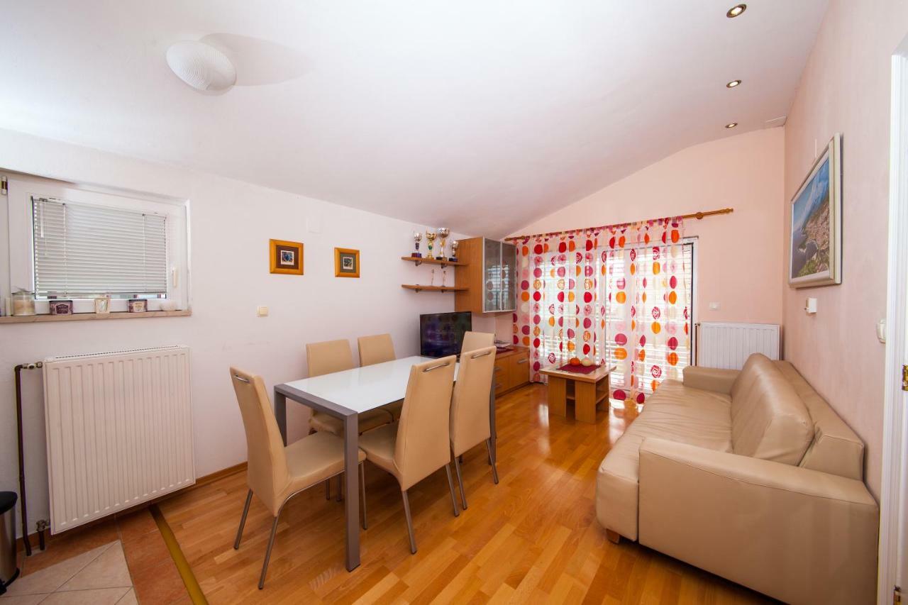 Family Apartments Marita Макарска Экстерьер фото
