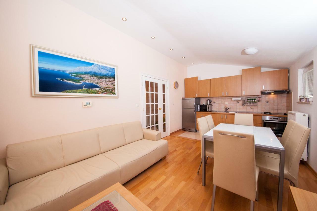 Family Apartments Marita Макарска Экстерьер фото